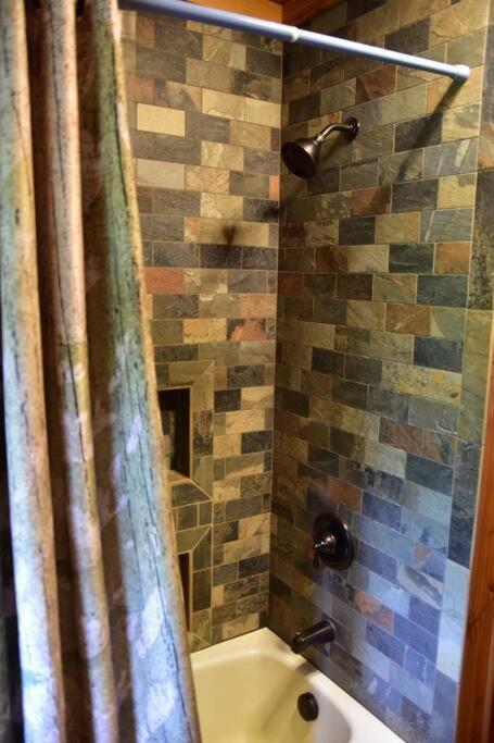 Quiet And Comfy 3Bed/2Bath - Chalet With Hot Tub. Cedar Exterior photo