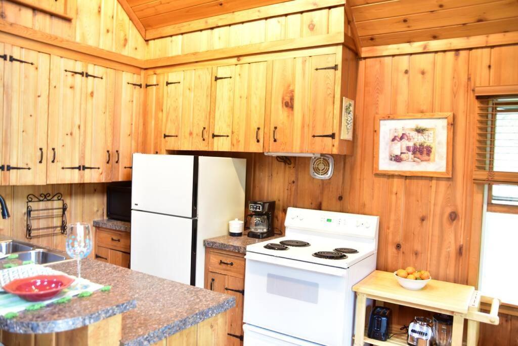 Quiet And Comfy 3Bed/2Bath - Chalet With Hot Tub. Cedar Exterior photo