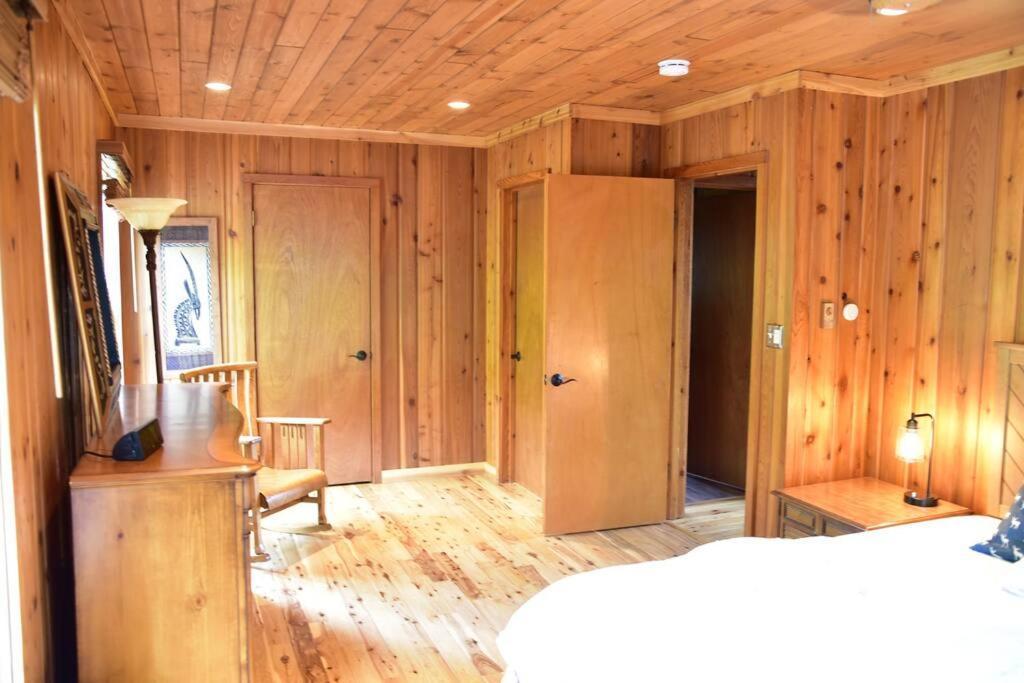 Quiet And Comfy 3Bed/2Bath - Chalet With Hot Tub. Cedar Exterior photo