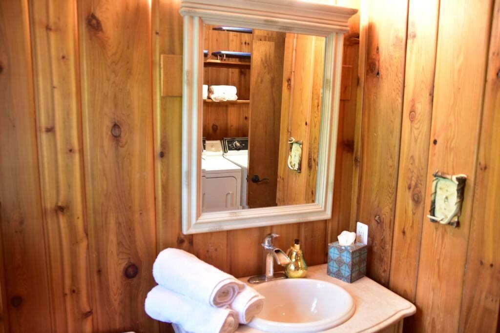 Quiet And Comfy 3Bed/2Bath - Chalet With Hot Tub. Cedar Exterior photo