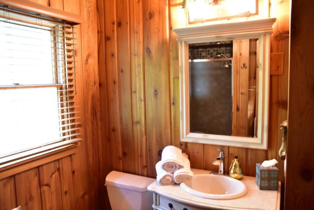 Quiet And Comfy 3Bed/2Bath - Chalet With Hot Tub. Cedar Exterior photo
