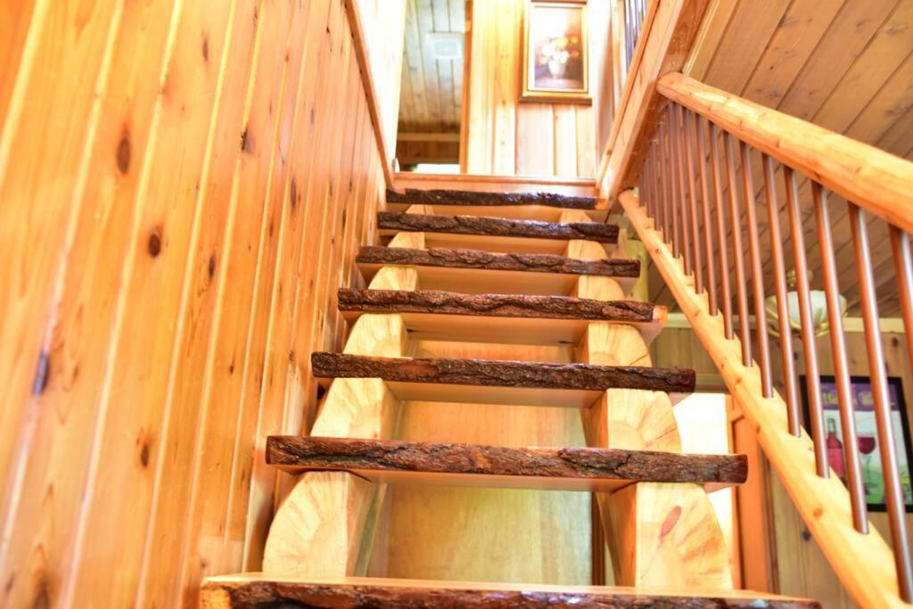 Quiet And Comfy 3Bed/2Bath - Chalet With Hot Tub. Cedar Exterior photo
