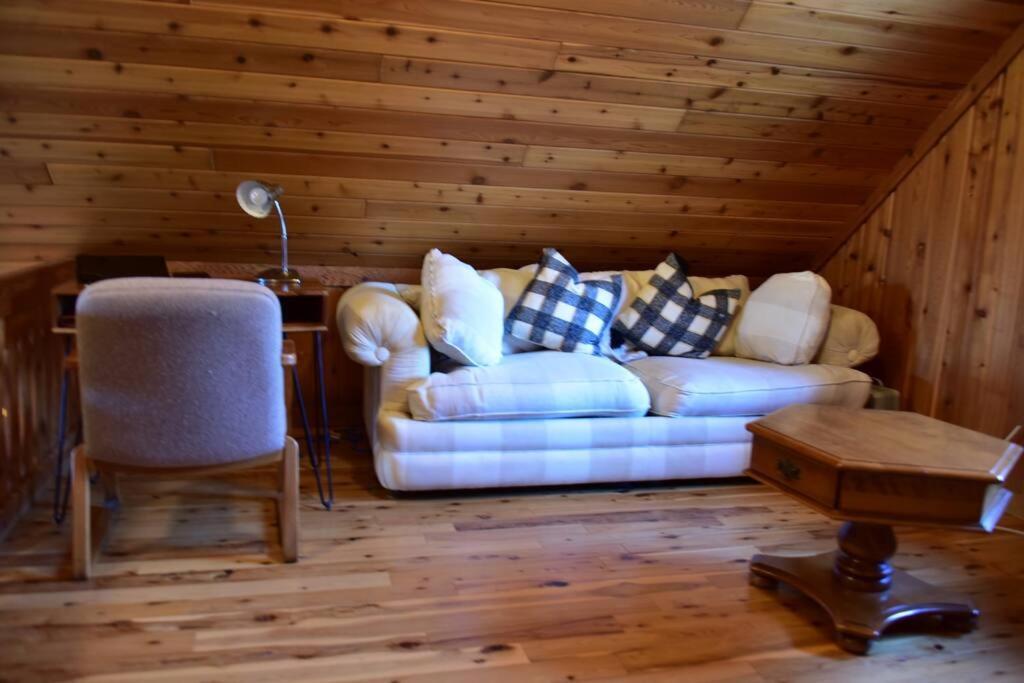 Quiet And Comfy 3Bed/2Bath - Chalet With Hot Tub. Cedar Exterior photo